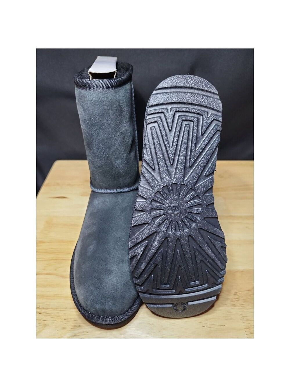 UGG Boot w classic short II size 6W